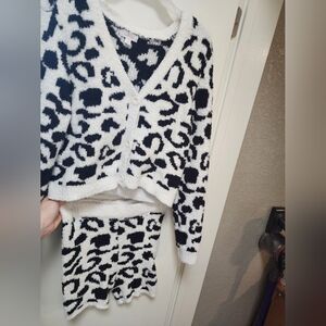 Colsie Black and White Crop Cardigan And Shorts Set. Top L Bottoms M
